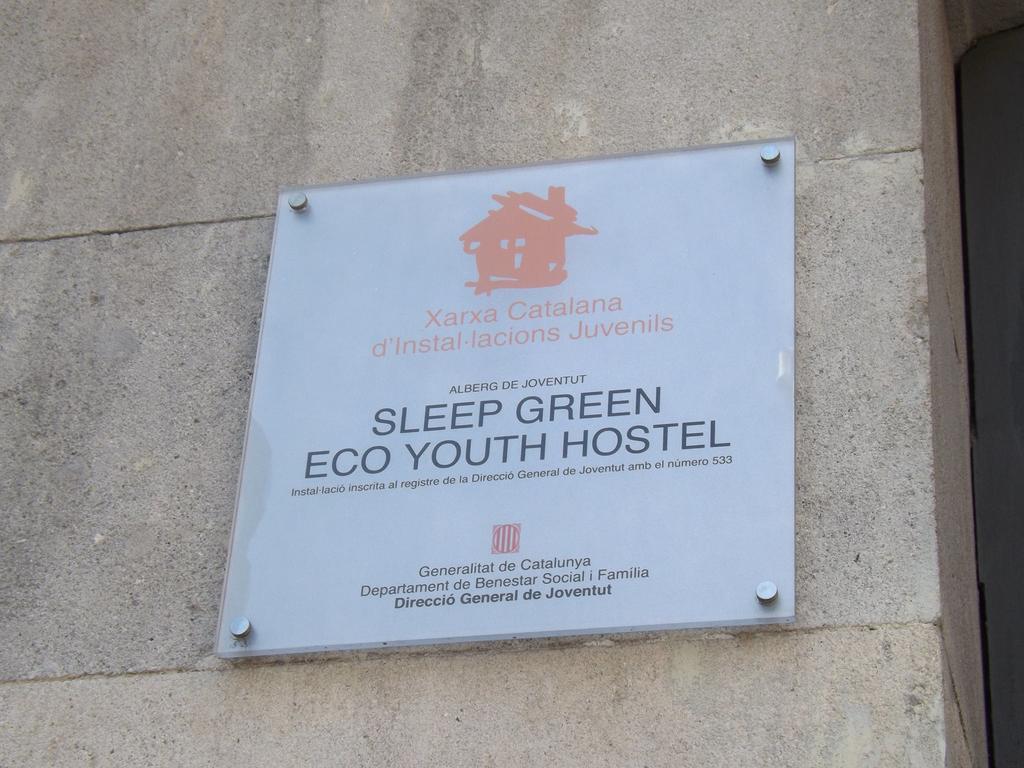 Sleep Green - Certified Eco Youth Hostel Barcelona Buitenkant foto