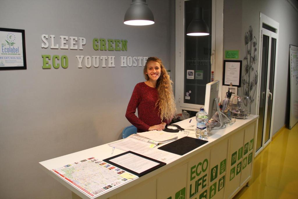 Sleep Green - Certified Eco Youth Hostel Barcelona Buitenkant foto